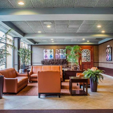 Clarion Hotel & Suites Riverfront Oswego Bagian luar foto