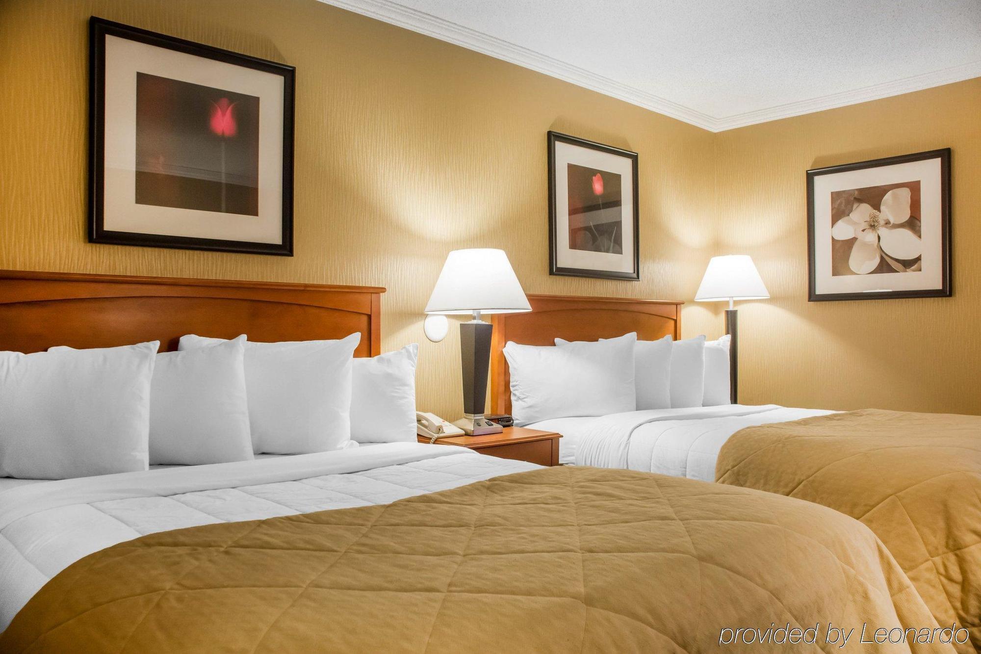 Clarion Hotel & Suites Riverfront Oswego Bagian luar foto