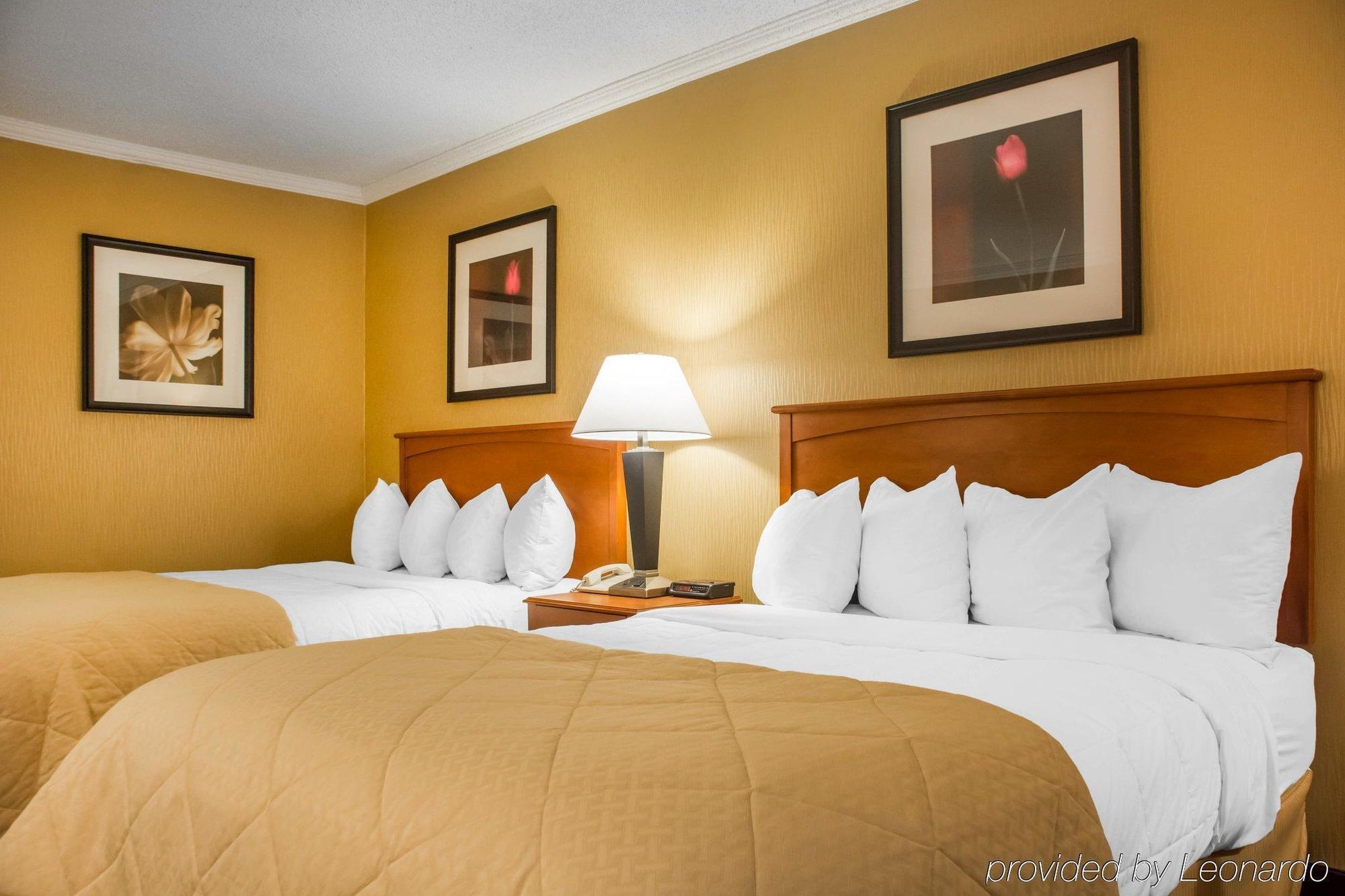 Clarion Hotel & Suites Riverfront Oswego Bagian luar foto