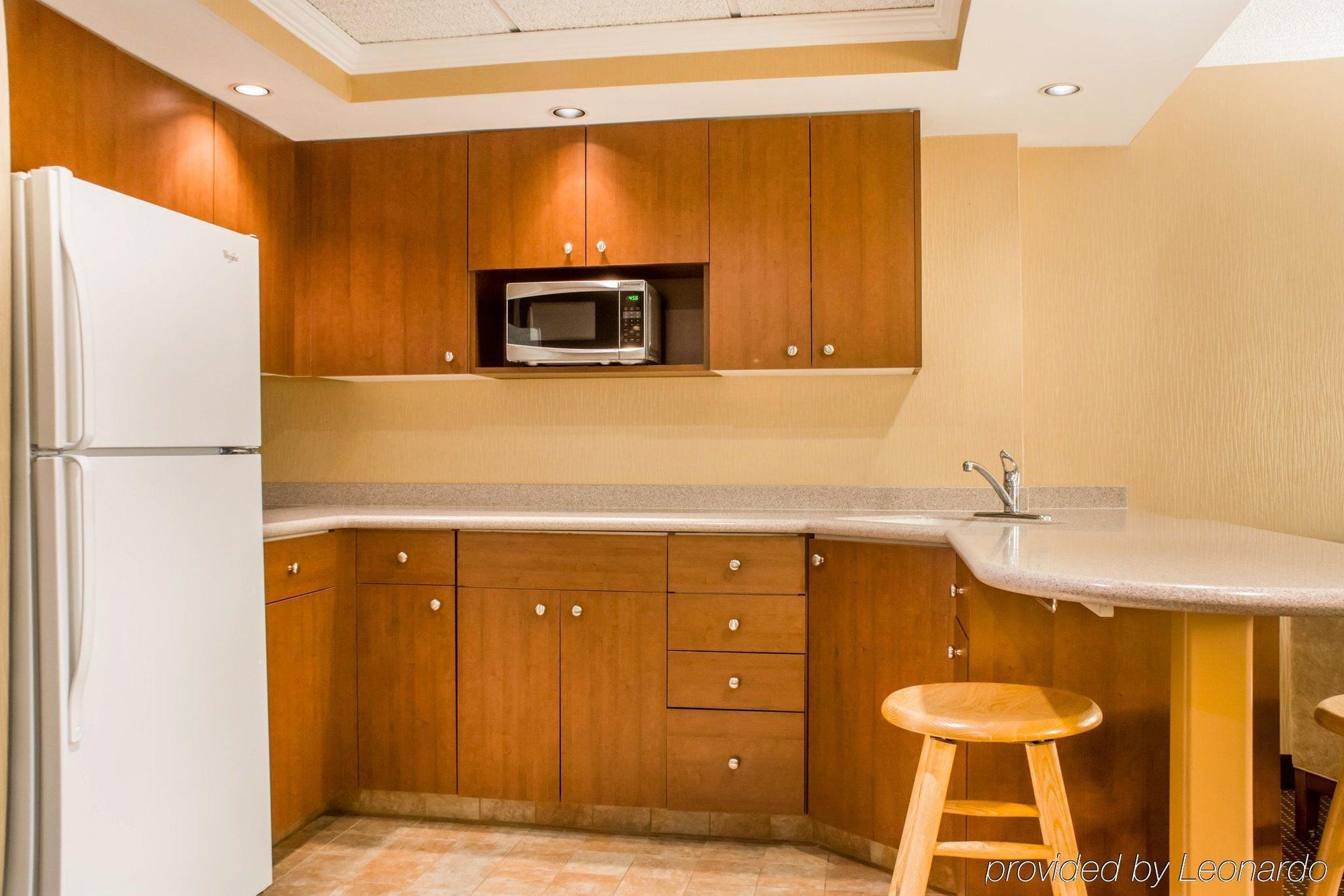 Clarion Hotel & Suites Riverfront Oswego Bagian luar foto