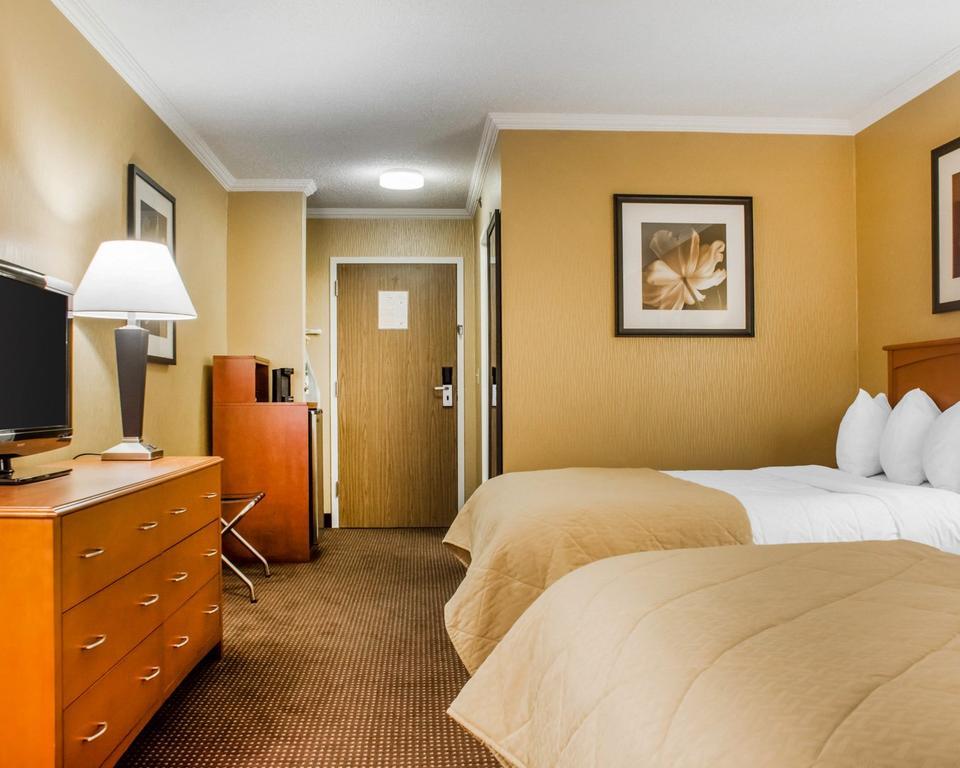 Clarion Hotel & Suites Riverfront Oswego Bagian luar foto