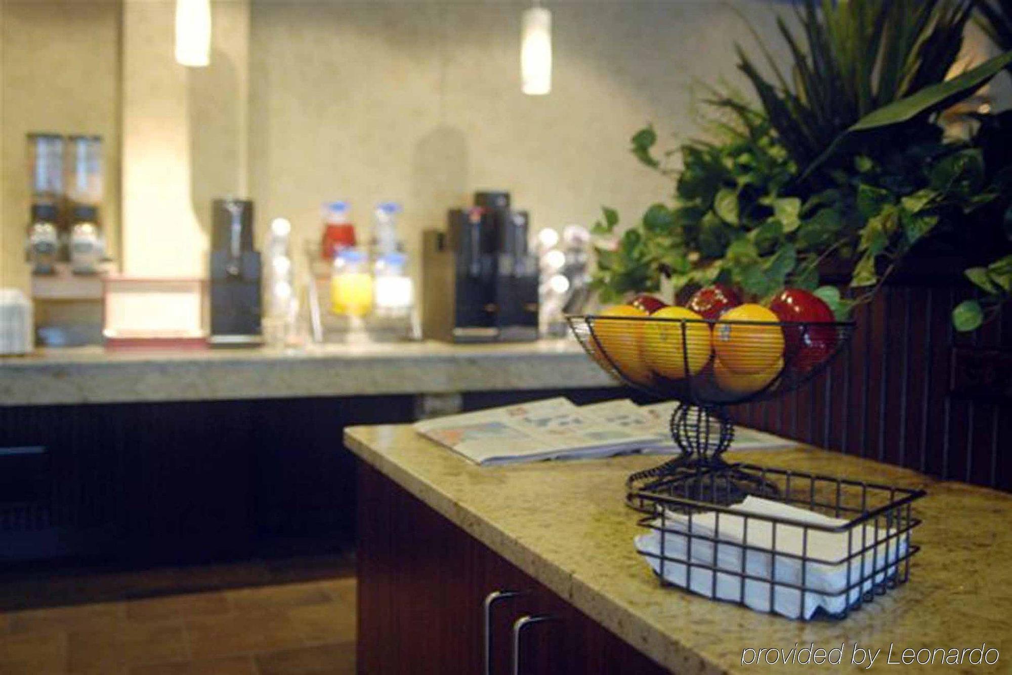 Clarion Hotel & Suites Riverfront Oswego Bagian luar foto