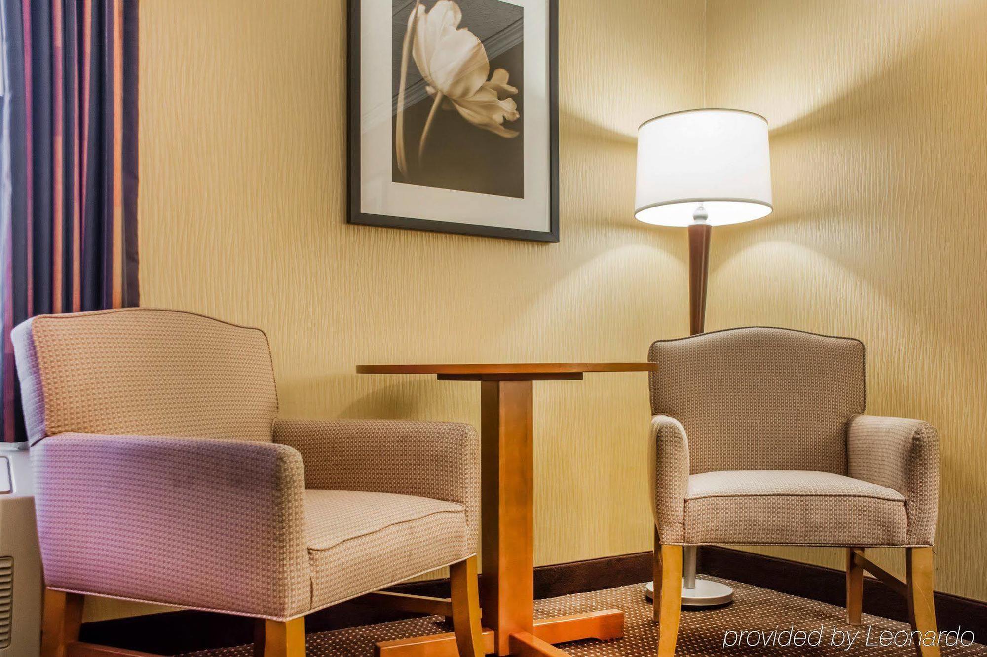 Clarion Hotel & Suites Riverfront Oswego Bagian luar foto