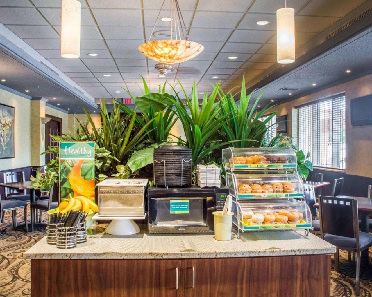 Clarion Hotel & Suites Riverfront Oswego Bagian luar foto