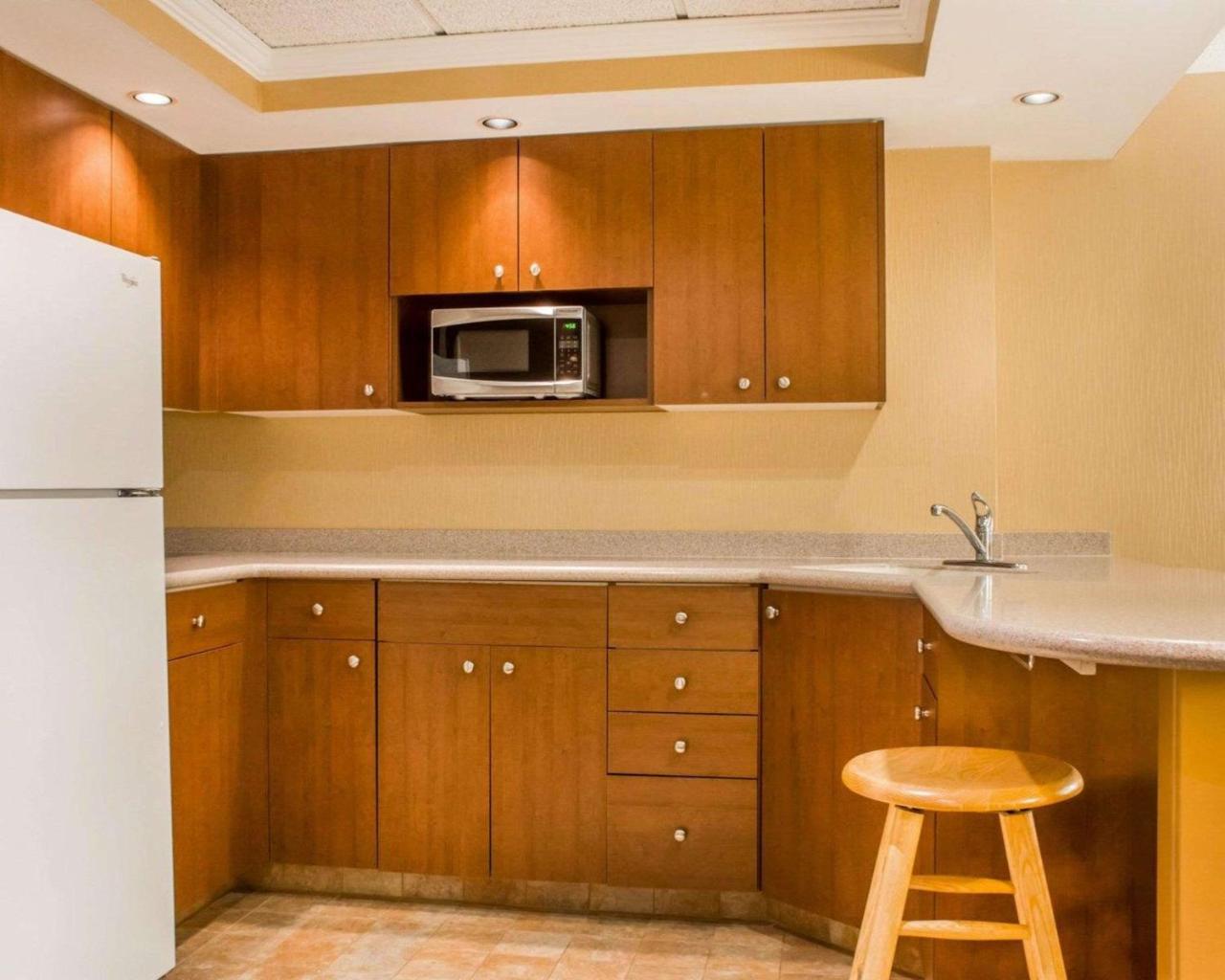 Clarion Hotel & Suites Riverfront Oswego Bagian luar foto