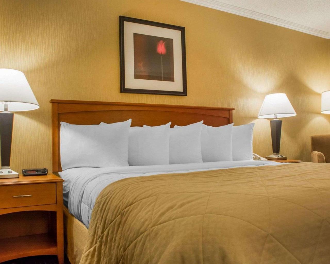 Clarion Hotel & Suites Riverfront Oswego Bagian luar foto