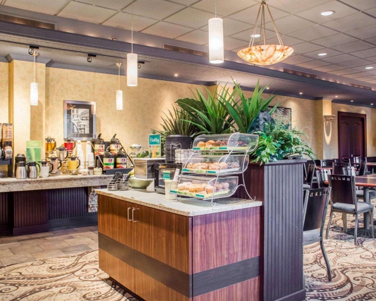 Clarion Hotel & Suites Riverfront Oswego Bagian luar foto